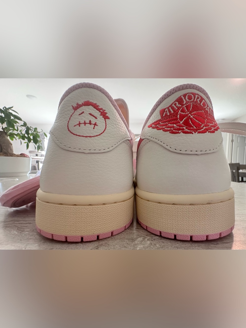 Travis Scott x Nike Jordan Low Sail/Tropic Shy-Pink DS OG - Picture 7 of 15